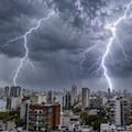 Se viene un nuevo frente desde el Pacífico que traerá más inestabilidad, tormentas, máximas de hasta 35°C y vientos que podrían superar los 80 km/h: las zonas afectadas
