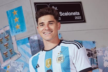 El viernes Julián Álvarez asistió al show de un reconocido cantante argentino y su presencia causó furor