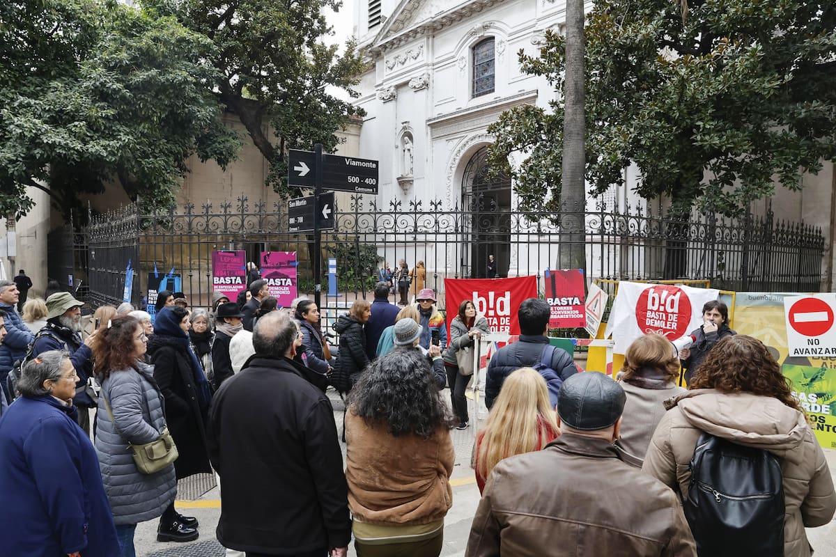 El viernes los vecinos realizaron un "cabildo abierto" frente al monasterio e iglesia de Santa Catalina, en el microcentro porteño