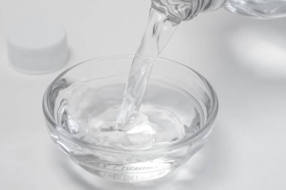 El vinagre suele ser utilizado para la conservación de los alimentos, elaboración de algunos remedios caseros y como un elemento de limpieza