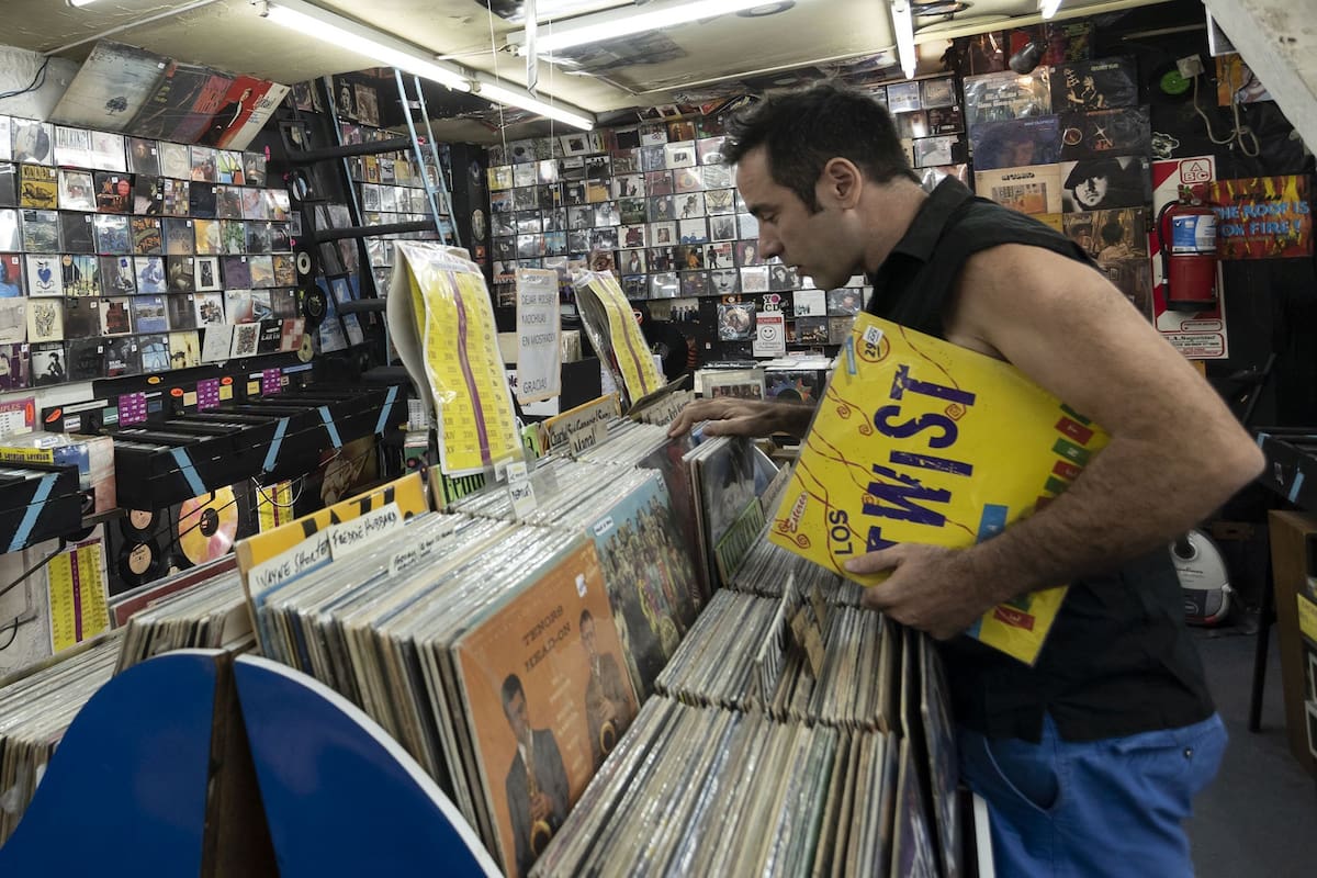 El vinilo volvió para quedarse y ya se sumaron los más jóvenes al hábito; las claves de un fenómeno que sigue creciendo