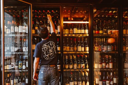 El vino natural en general tiene menos alcohol, porque los productores prefieren cosechar más temprano. La uva es más inmadura y ácida, acidez que protegerá al vino después.