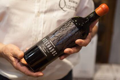 El vino que resultó campeón de la Argentina: se trata del Acechados Blend Single Cask 2019, que ganó el concurso VINUS. Lo cataron 35 enólogos y le dieron un puntaje de 97 sobre un máximo de 99.