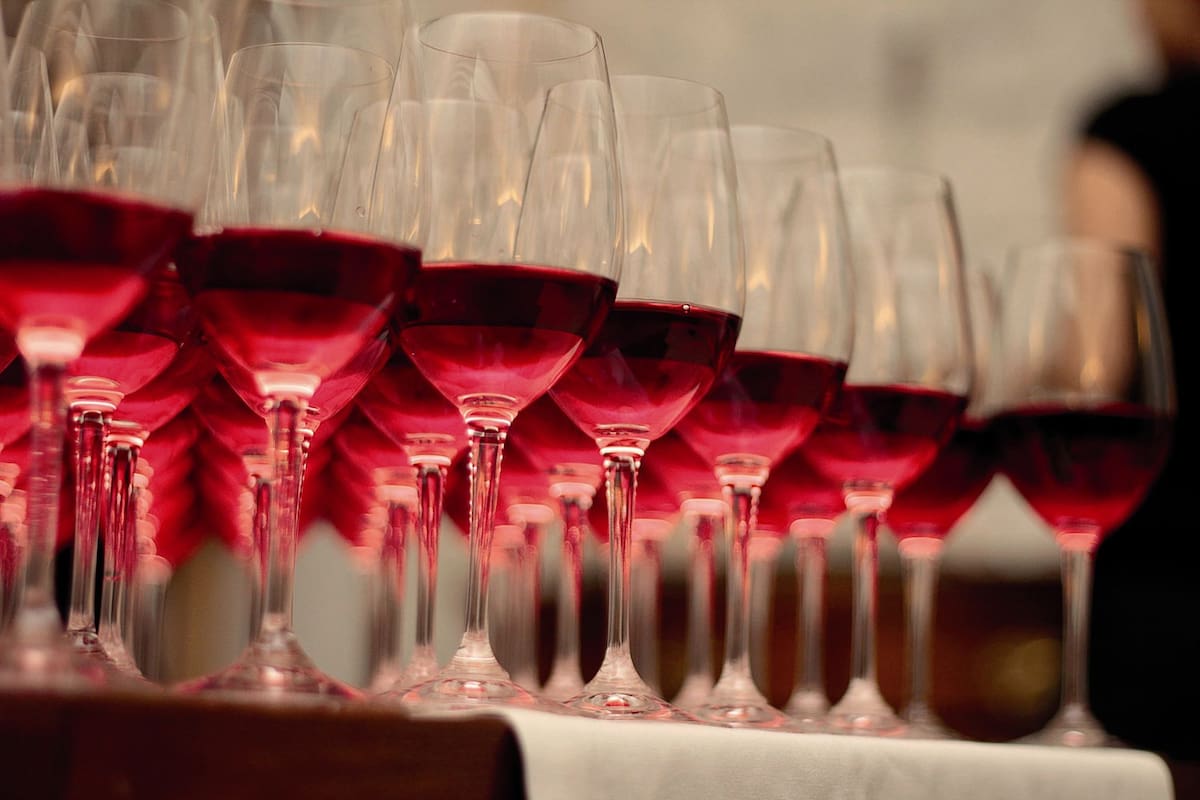 El vino tinto contiene distintas sustancias antioxidantes
