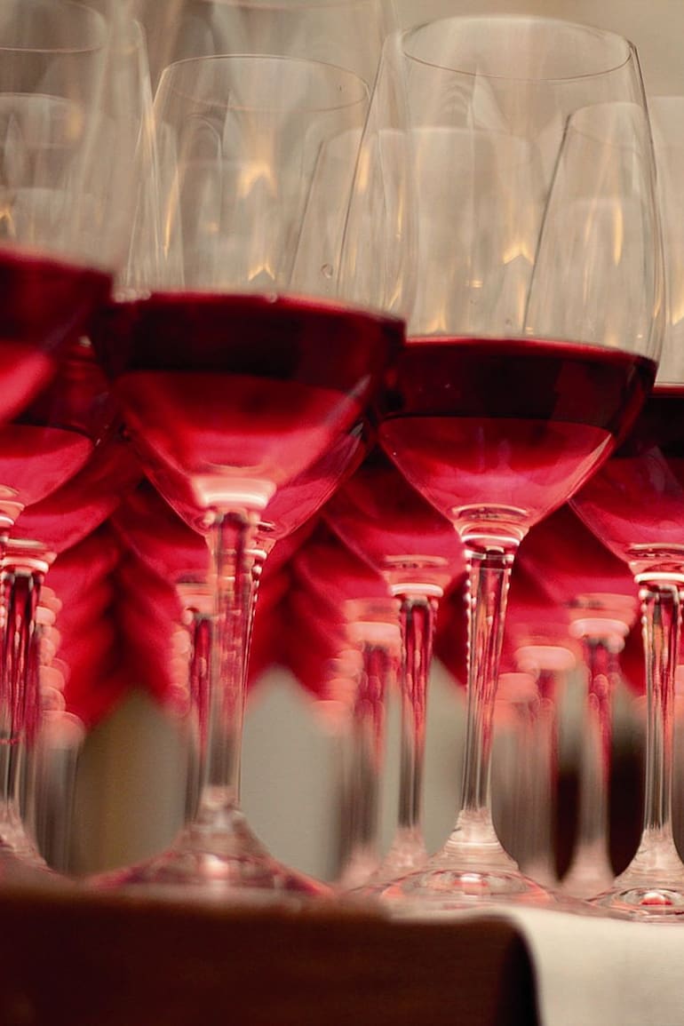 El vino tinto contiene distintas sustancias antioxidantes
