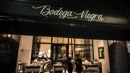 El vino y la carne a las brasas, un solo corazón en Bodega Negra