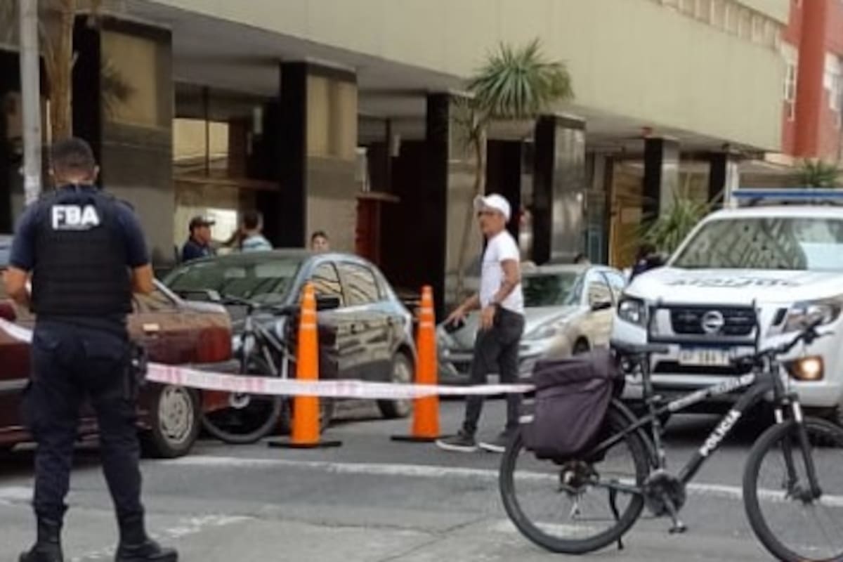 El violento asalto se registró en el mediodía, en el cruce de Luro y Corrientes