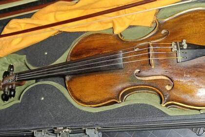 El violín, de más de 100 años, fue recuperado en buen estado