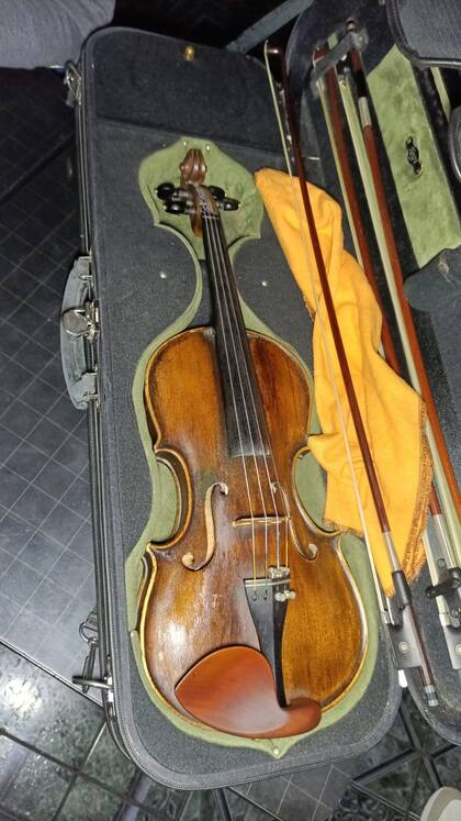El violín, de más de 100 años, fue recuperado en buen estado