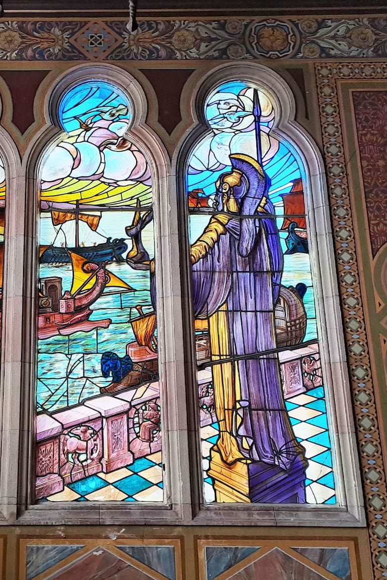 El vitral de Ostia, ahora recuperado, de la torre del Club.
