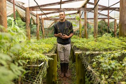 El vivero Kawsay produce árboles nativos que se destinan a proyectos de carbono en la provincia.