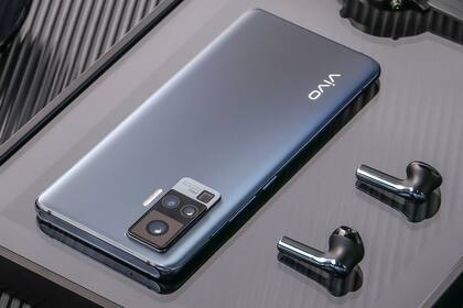 El Vivo X50 Pro usa un sensor principal de 1/3" fabricado por Samsung; está dentro de un gimbal que le permite una estabilidad sin precedentes en las cámaras de smartphones