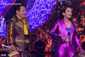 El vocalista de Divididos se disfrazó de dinosaurio y sorprendió a todos, incluso a su esposa Natalia Oreiro (Foto: Captura de video)