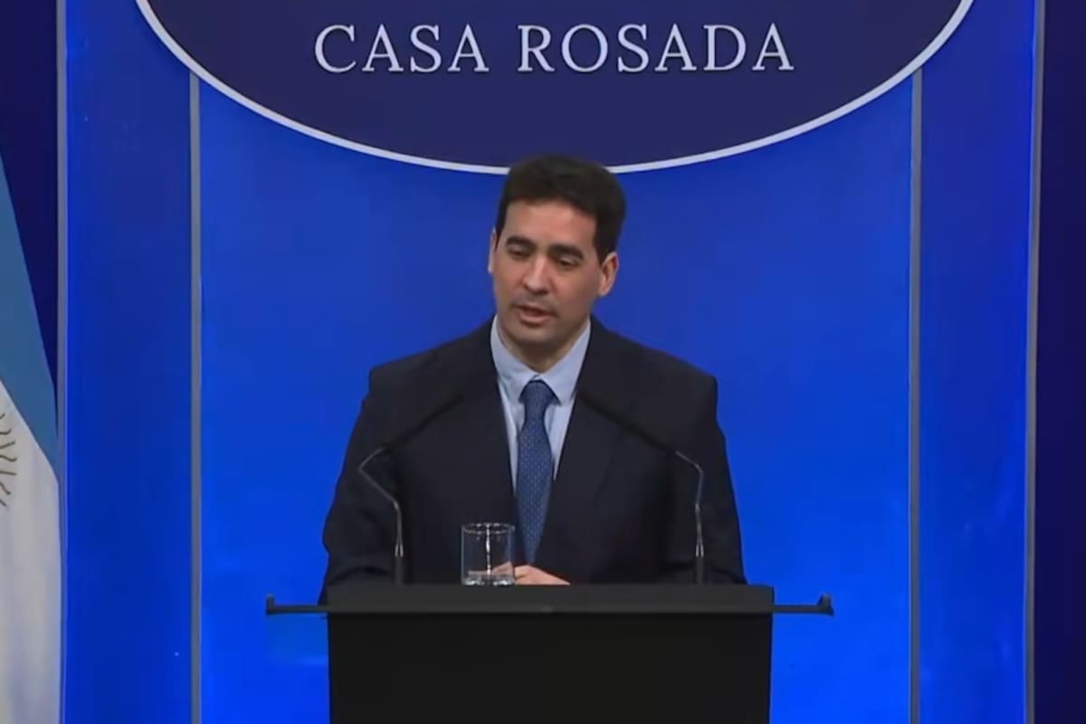 El vocero presidencial, Adrián Ravier, aseguró que no cuenta con las fuentes que respaldan los dichos de Milei que vinculan la "campaña antiargentina" con financiamiento del gobierno brasileño