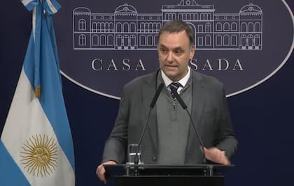 El vocero presidencial, Manuel Adorni, comunicó la reforma del INTA