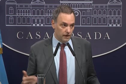 El vocero presidencial Manuel Adorni confirmó un nuevo examen que le tomarán a los estatales.