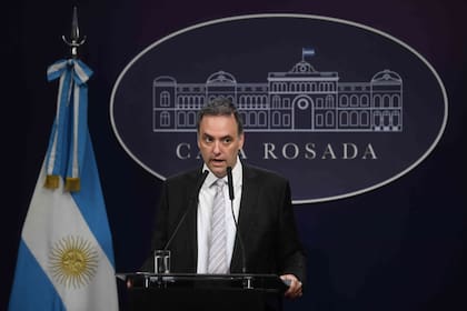 El vocero presidencial, Manuel Adorni, durante la habitual conferencia de prensa ofrecida en Casa Rosada.