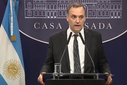 El vocero presidencial, Manuel Adorni, sostuvo que se subsidió una oferta inexistente de colectivos