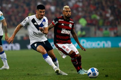 El volante chileno Arturo Vidal es duda para la final ante Atlético Paranaense por una infección