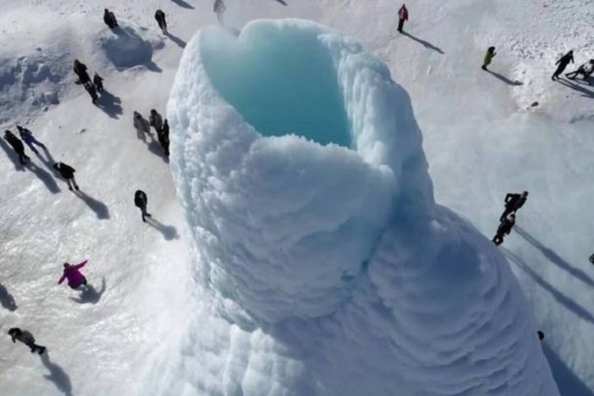 El volcán de hielo se ubica entre las aldeas de Kegen y Shyrganak, en medio de una meseta nevada