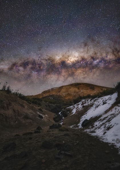 El volcán Malacara y la Vía Láctea