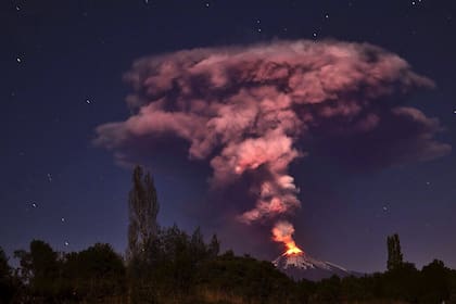 El volcán Villarica durante una erupción en 2015