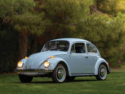 El Volkswagen Beetle utilizaba aire presurizado proveniente de la rueda de auxilio para impulsar el líquido lavaparabrisas