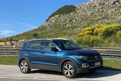 El Volkswagen T-Cross Highline AT tiene un motor TSI tricilíndrico 1.0 L de 116 CV