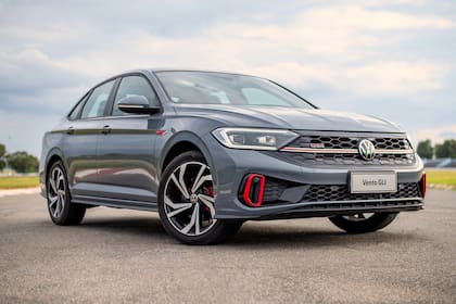 El Volkswagen Vento GLI es uno de los pocos sedanes que sobreviven en el mercado