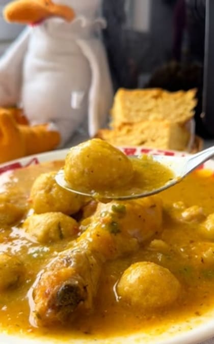 El vorí vorí es una receta originaria de Paraguay hecha con caldo de pollo y bolitas de harina de maíz