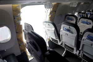 El vuelo 1282 de Alaska Airlines sufrió la pérdida de una puerta en pleno vuelo.