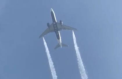 El vuelo 89 Delta, que cubría la ruta Los Ángeles-Shanghái y llevaba 149 pasajeros, debió arrojar el combustible que llevaba para liberar peso.