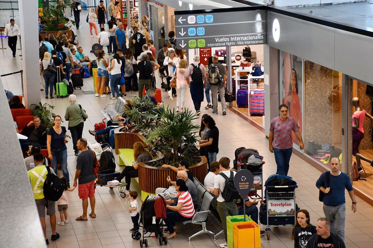 El vuelo de Aerolíneas Argentinas de Roma a Ezeiza todavía no pudo llegar a destino y los pasajeros sufrieron la demora