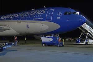 El vuelo de Aerolíneas Argentinas que trae un lote de vacunas Sinopharm