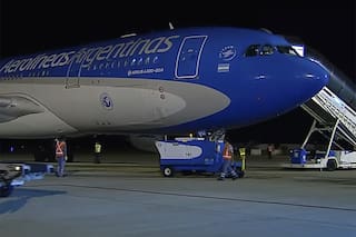Se desató una feroz interna entre La Cámpora, los gremios y el Gobierno por dominar el sector aéreo