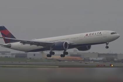 El vuelo de Delta tuvo que aterrizar de emergencia en el aeropuerto de Minneapolis