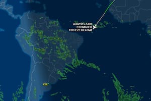 El vuelo de la selección ya está camino a Buenos Aires: llega a Ezeiza en la madrugada del martes con la Copa del Mundo