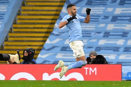 El vuelo de Riyad Mahrez, figura estelar de la Premier League