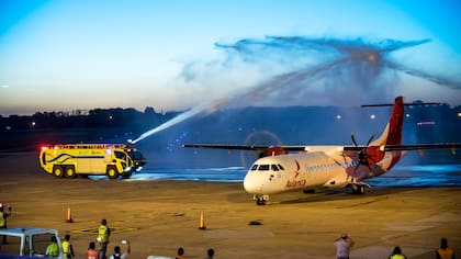 El bautismo del vuelo inaugural en Rosario