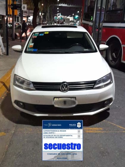 El VW Vento robado en el que se movilizaba una banda de chilenos que realizaba entraderas en la zona norte del conurbano