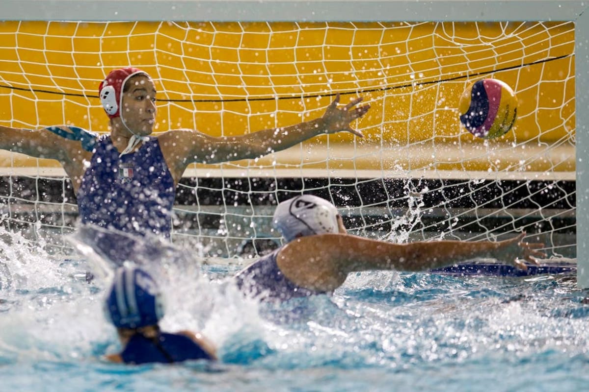 El waterpolo es considerado junto a la natación, como uno de los deportes más completos para el estado físico de una persona