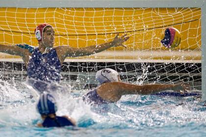 El waterpolo es considerado junto a la natación, como uno de los deportes más completos para el estado físico de una persona