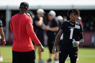 Tank Dell supera el reto mental de confiar otra vez en su rodilla en su regreso a los Texans