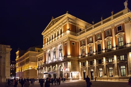 El Wiener Musikverein alberga varias salas de conciertos y otras instituciones musicales. Es famosa por su acústica, que la sitúa entre las tres mejores salas del mundo en lo que respecta a la sonoridad, junto con el Symphony Hall de Boston, y el Concertgebouw de Ámsterdam. La sala acoge conciertos de las principales orquestas sinfónicas del mundo, destacando los conciertos de abono de la Orquesta Filarmónica de Viena.