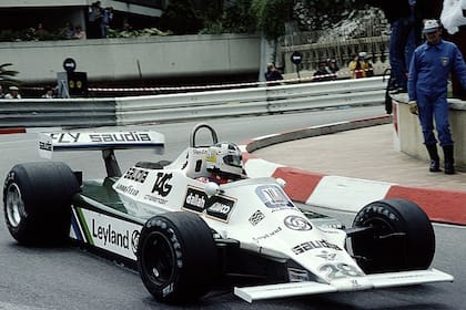 El Williams de Reutemann en la curva del hotel Loews, la más lenta de la Fórmula 1; hace hoy cuatro décadas, el santafesino logró su primera victoria en la escudería británica, el antepenúltimo de los 36 triunfos argentinos en la categoría.