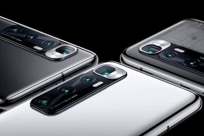 El Xiaomi Mi 10 Ultra usa un lente tipo periscopio para lograr 10 aumentos ópticos en la cámara principal