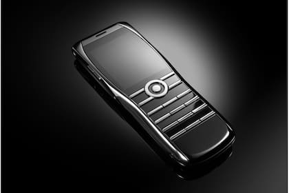 El Xor Titanium es un teléfono móvil de lujo que sólo permite hacer llamadas y enviar mensajes de texto