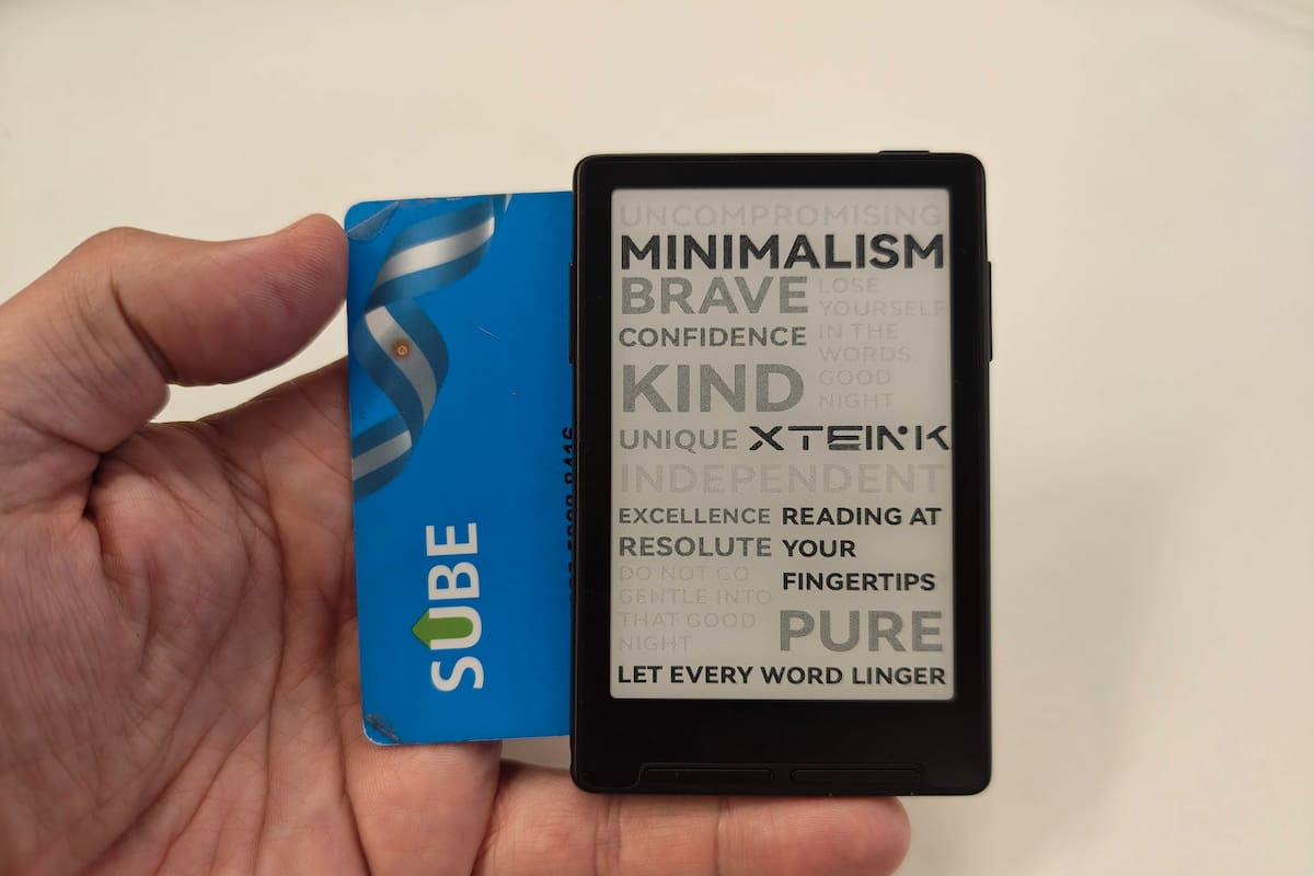 El Xteink X3 es un minúsculo lector de ebooks, con una pantalla de tinta electrónica de 3,7 pulgadas, 58 gramos de peso y 5,1mm de grosor