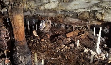 El yacimiento de La Garma conserva herramientas, adornos y restos de actividades cotidianas que quedaron protegidos durante milenios