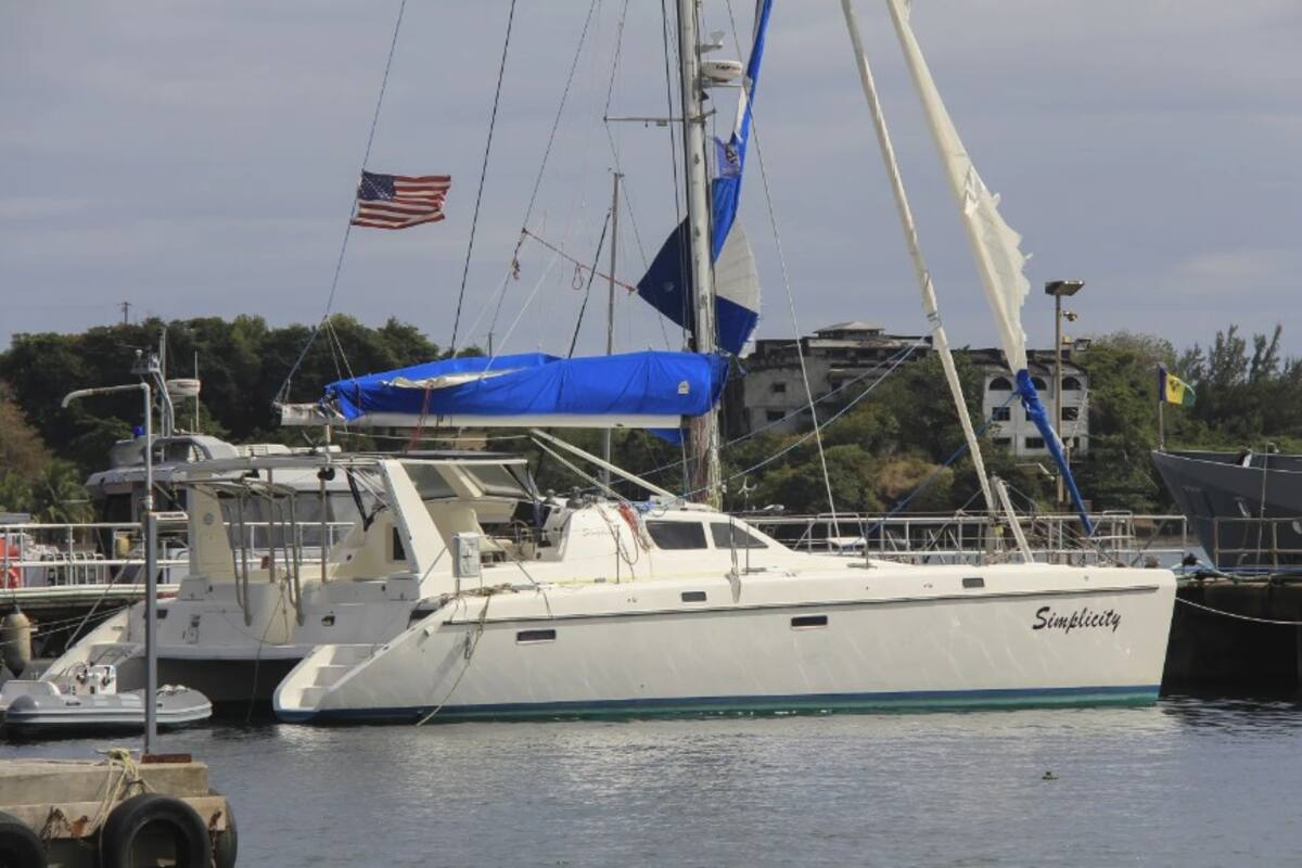 El yate "Simplicity", que los oficiales aseguran que fue secuestrado por tres prófugos de Granada con sus propietarios dentro